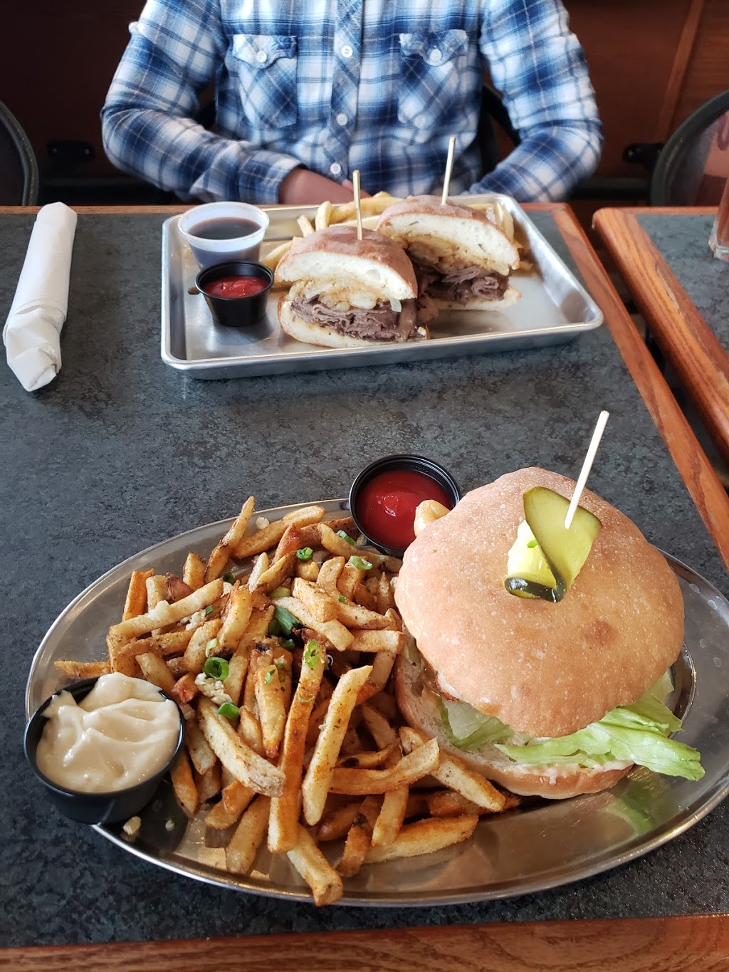 Bobs Bar n Grill | 27083 Fraser Hwy, Aldergrove, BC V4W 3R2, Canada | Phone: (604) 857-7725