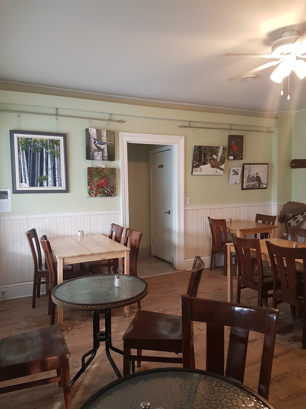 The Nutty Bean Cafe | cafe | 33 Queen St, Lakefield, ON K0L 2H0, Canada | 7056529721 OR +1 705-652-9721