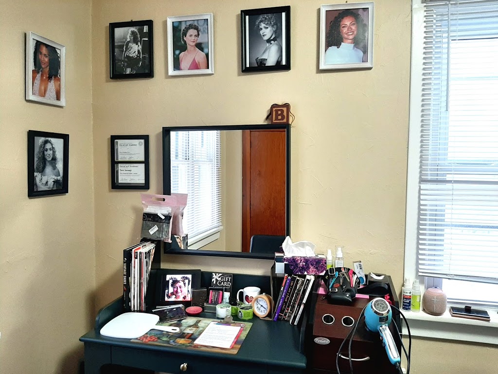 For The Love of Curls Salon | 114 Martindale Rd, St. Catharines, ON L2S 2X6, Canada | Phone: (289) 501-9384
