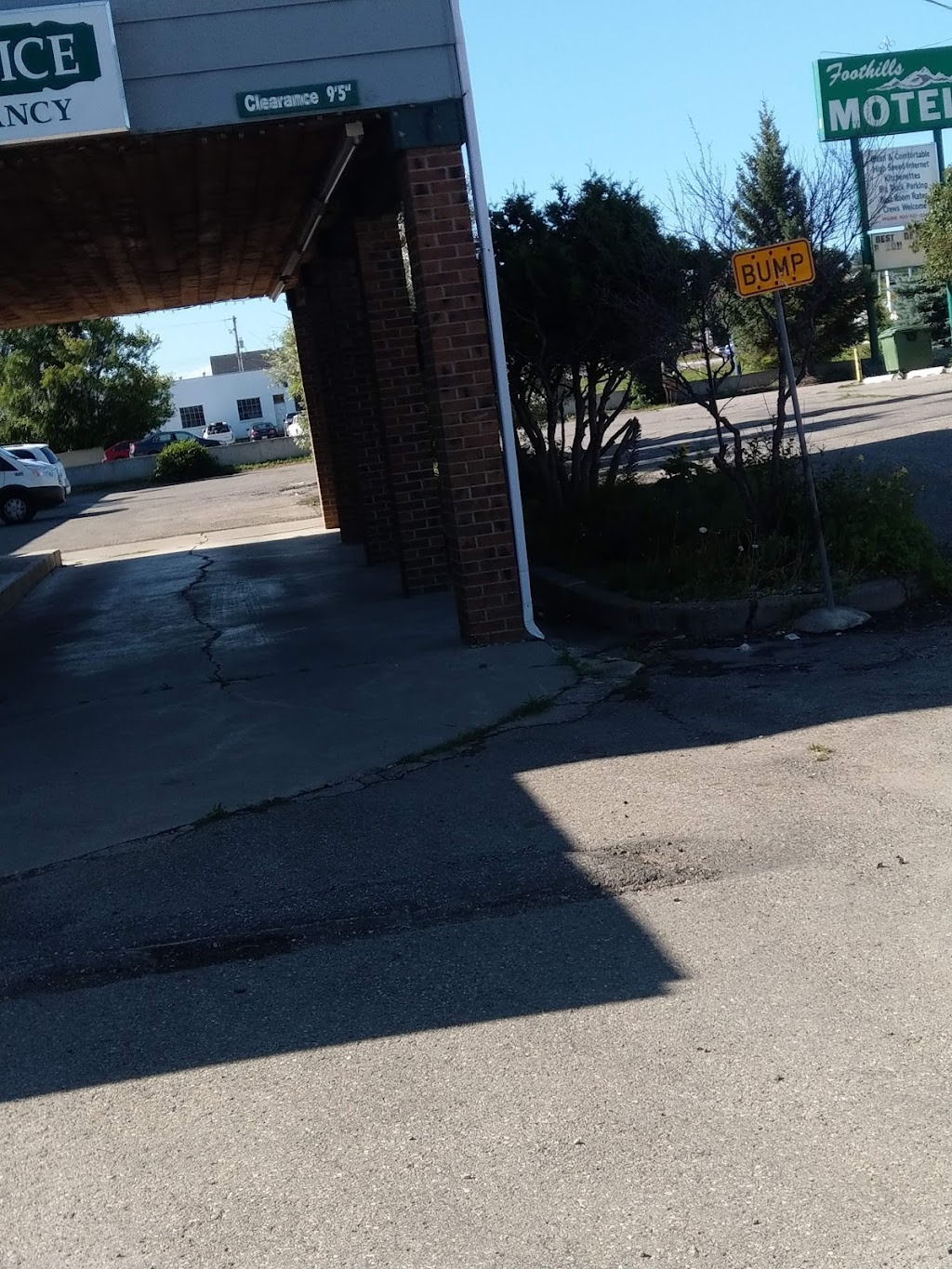 Foothills Motel | 1049 Waterton Ave, Pincher Creek, AB T0K 1W0, Canada | Phone: (403) 627-3341