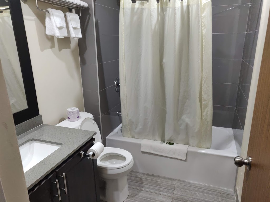 Kenora Motel | 2030 Huron Church Rd, Windsor, ON N9C 2L5, Canada | Phone: (519) 969-7500
