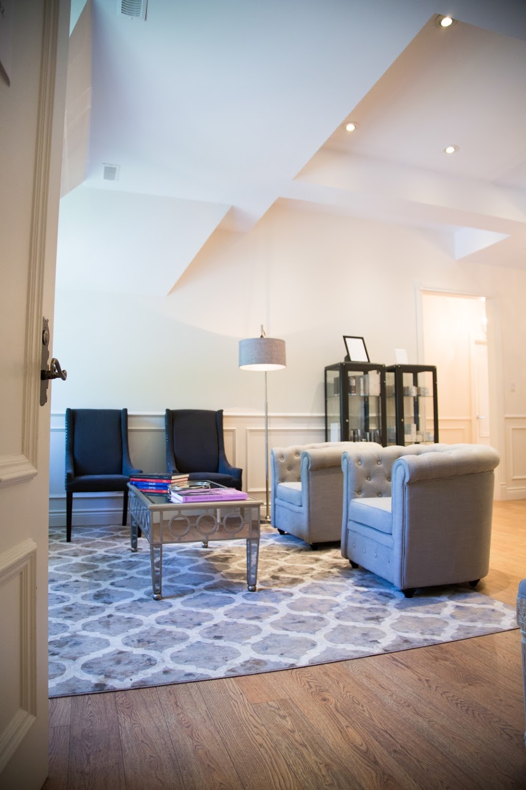 Clinique Médico-Esthétique Dre. Morin | 1500 Montée Champagne, Laval, QC H7X 4H9, Canada | Phone: (514) 282-2121