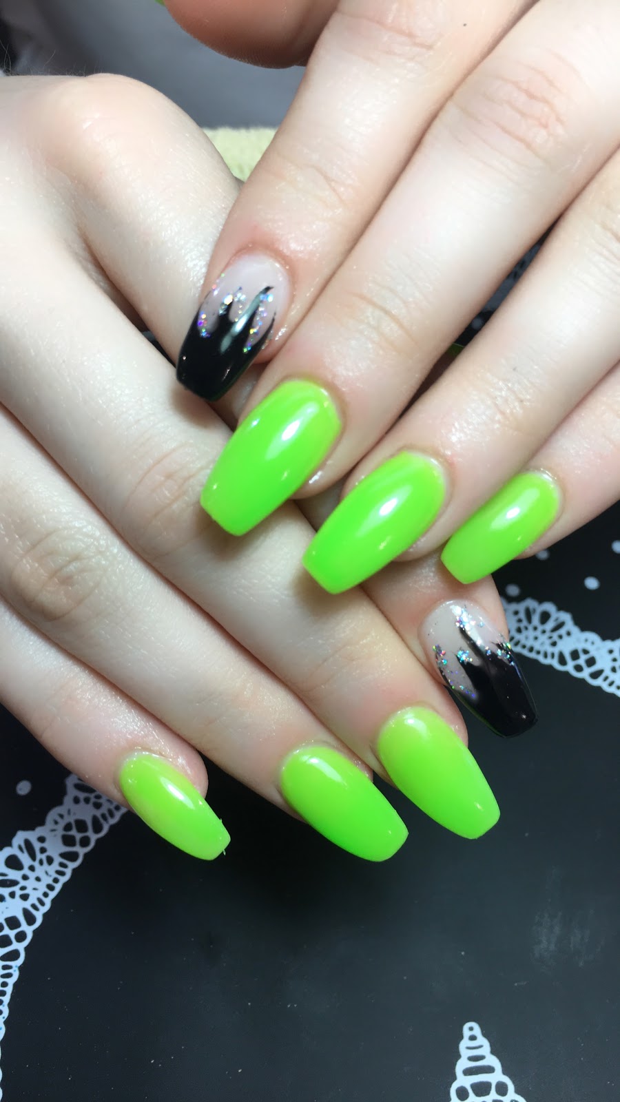 LASHES & NAILS | 110 Parent Ave, Ottawa, ON K1N 7B4, Canada | Phone: (613) 562-3333