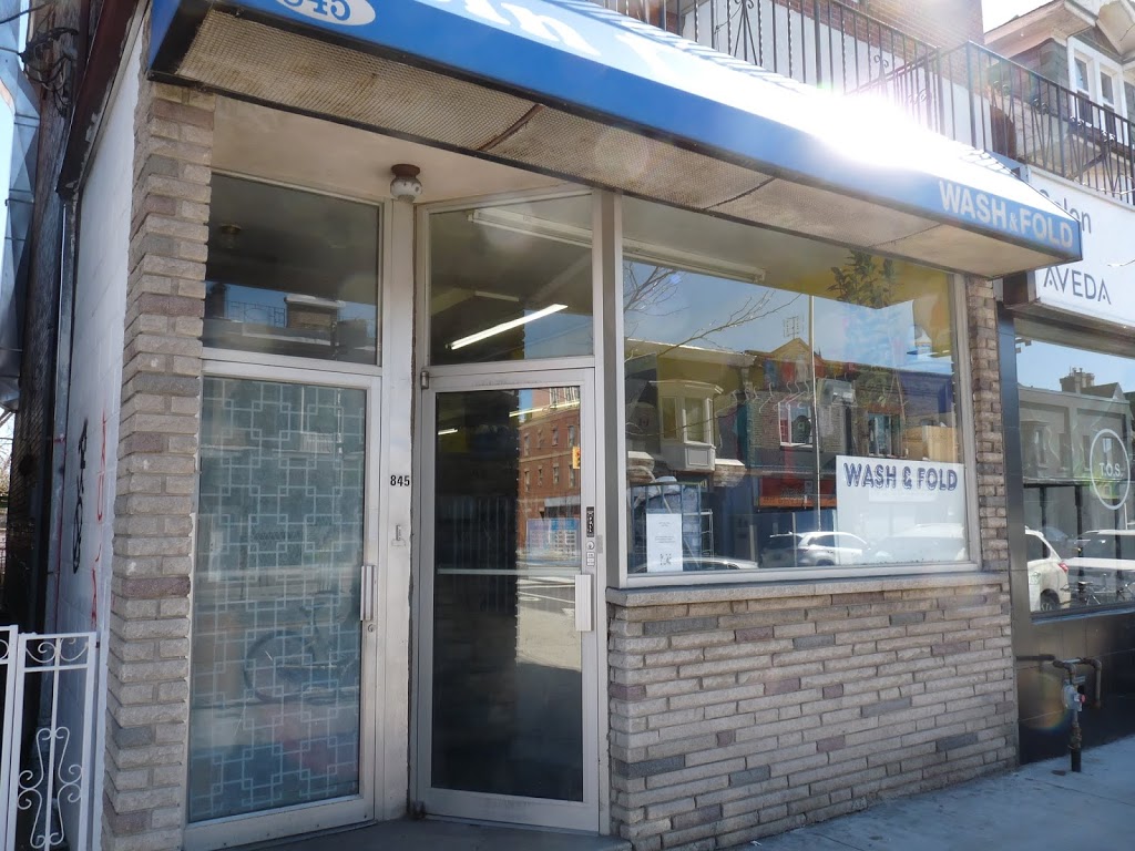 Shaw Coin Laundry | 845 Bloor St W, Toronto, ON M6G 1M3, Canada | Phone: (647) 491-2782
