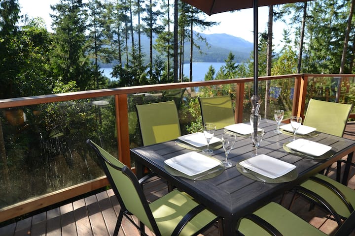 Seaview Lodge | 6855 Seaview Rd, Sechelt, BC V0N 3A4, Canada | Phone: (604) 999-4114