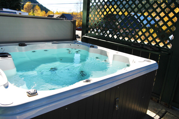 Grannie Greens Getaway | 4 Box # 2101, 1311 Burfield Dr, Sun Peaks, BC V0E 5N0, Canada | Phone: (800) 585-8834