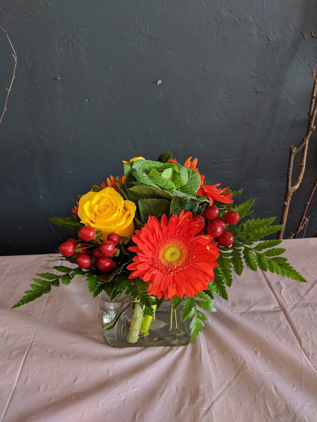 Select Flowers | 23-2425 Truscott Dr, Mississauga, ON L5J 2B4, Canada | Phone: (905) 822-1476