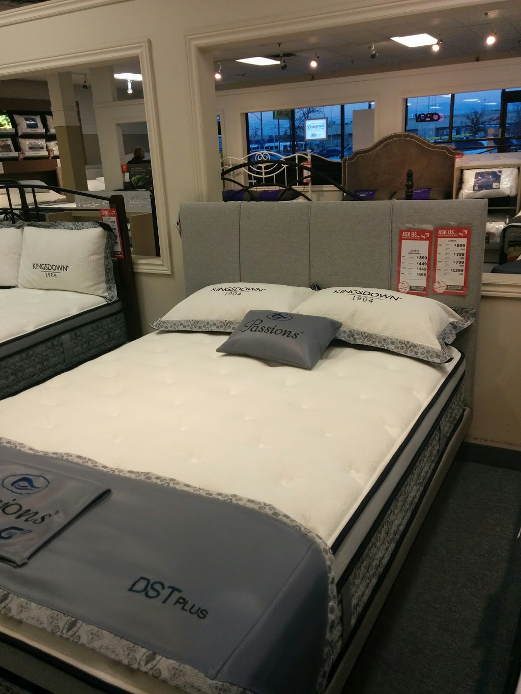Sleep Country Canada | 800 Queenston Rd, Stoney Creek, ON L8G 1A7, Canada | Phone: (905) 662-0777
