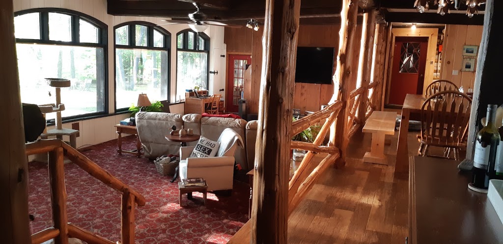 Clayton Cove B&B | 402 Claytons Cove Rd, Coe Hill, ON K0L 1P0, Canada | Phone: (613) 337-9209