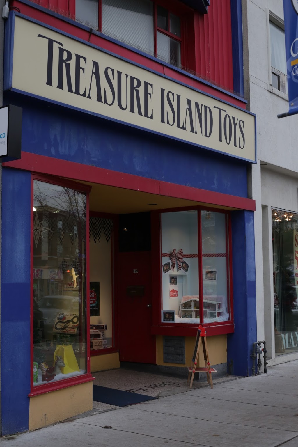 Treasure Island Toys Ltd | 581 Danforth Ave, Toronto, ON M4K 1P9, Canada | Phone: (416) 778-4913