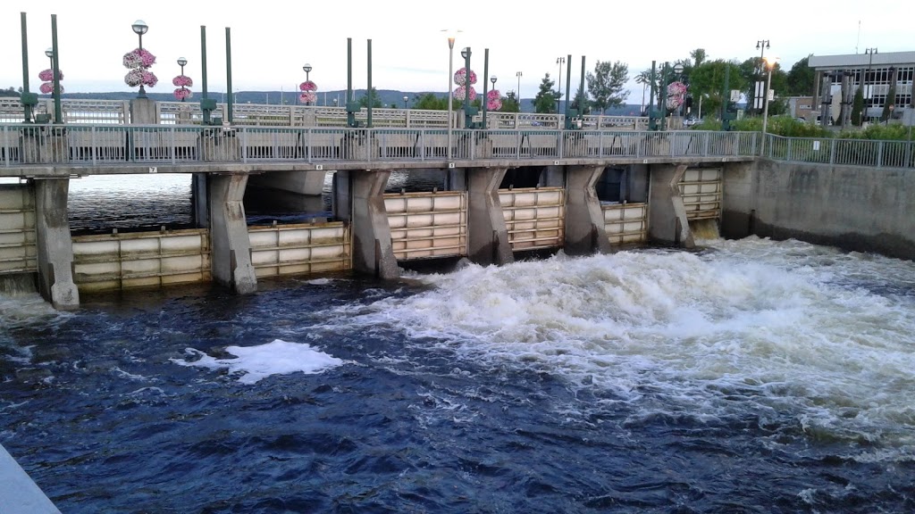 Esso | 3576 Rue Agnès, Lac-Mégantic, QC G6B 1L3, Canada | Phone: (819) 583-5852