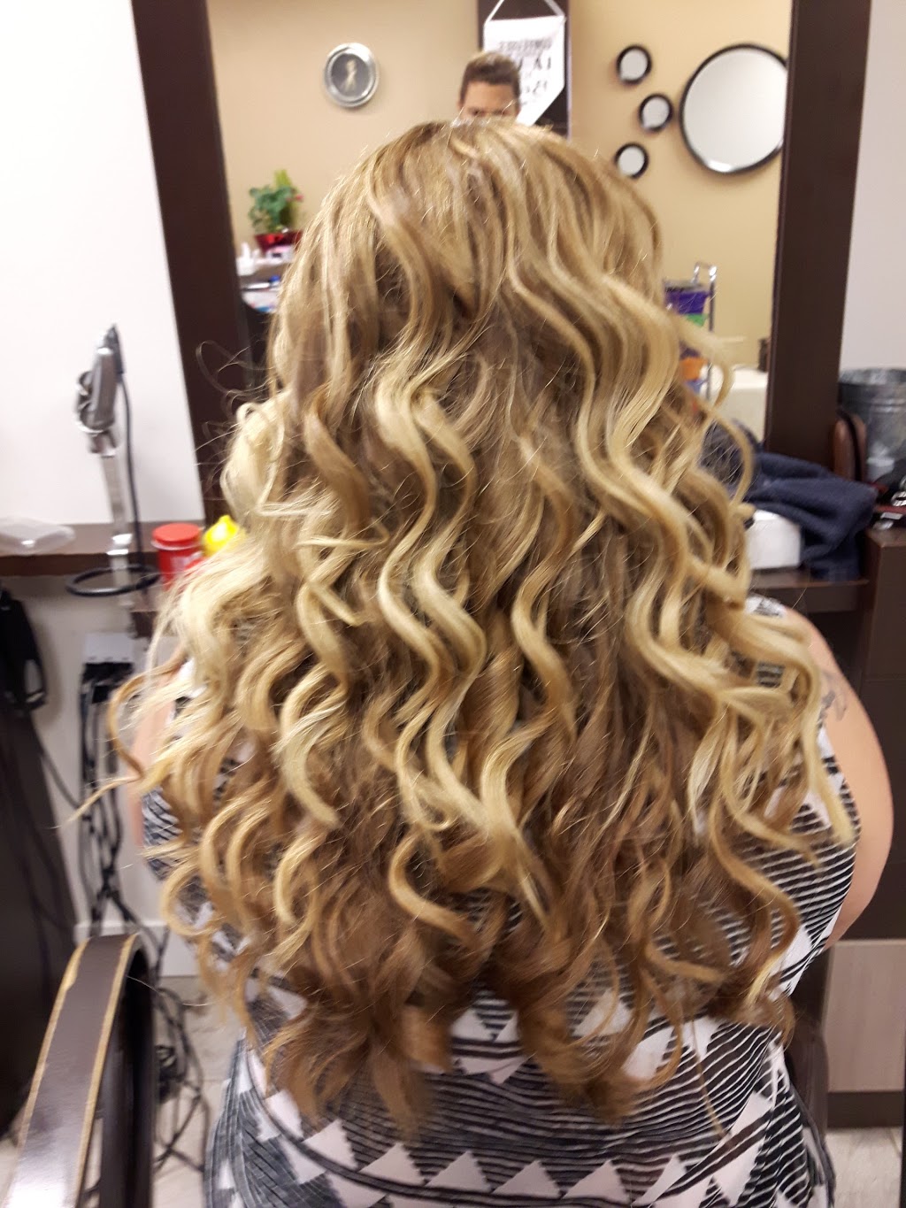 St. Laurent Beauty Trends | 1707 Boulevard Saint-Martin O, Laval, QC H7S 1N2, Canada | Phone: (450) 973-7855