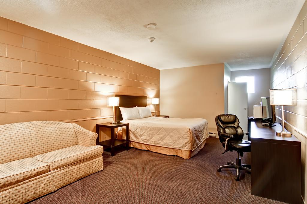 Richmond Hill Inn | 11610 Yonge St, Richmond Hill, ON L4E 3N7, Canada | Phone: (905) 884-9011