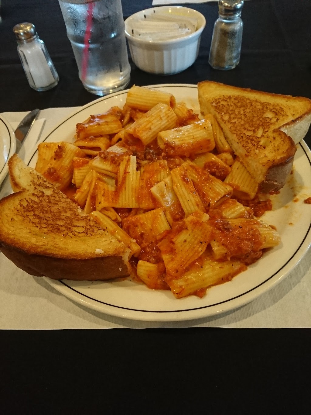 Gusto’s Restaurant and Lounge | 28-7003 30 St SE, Calgary, AB T2C 1N6, Canada | Phone: (403) 236-1040