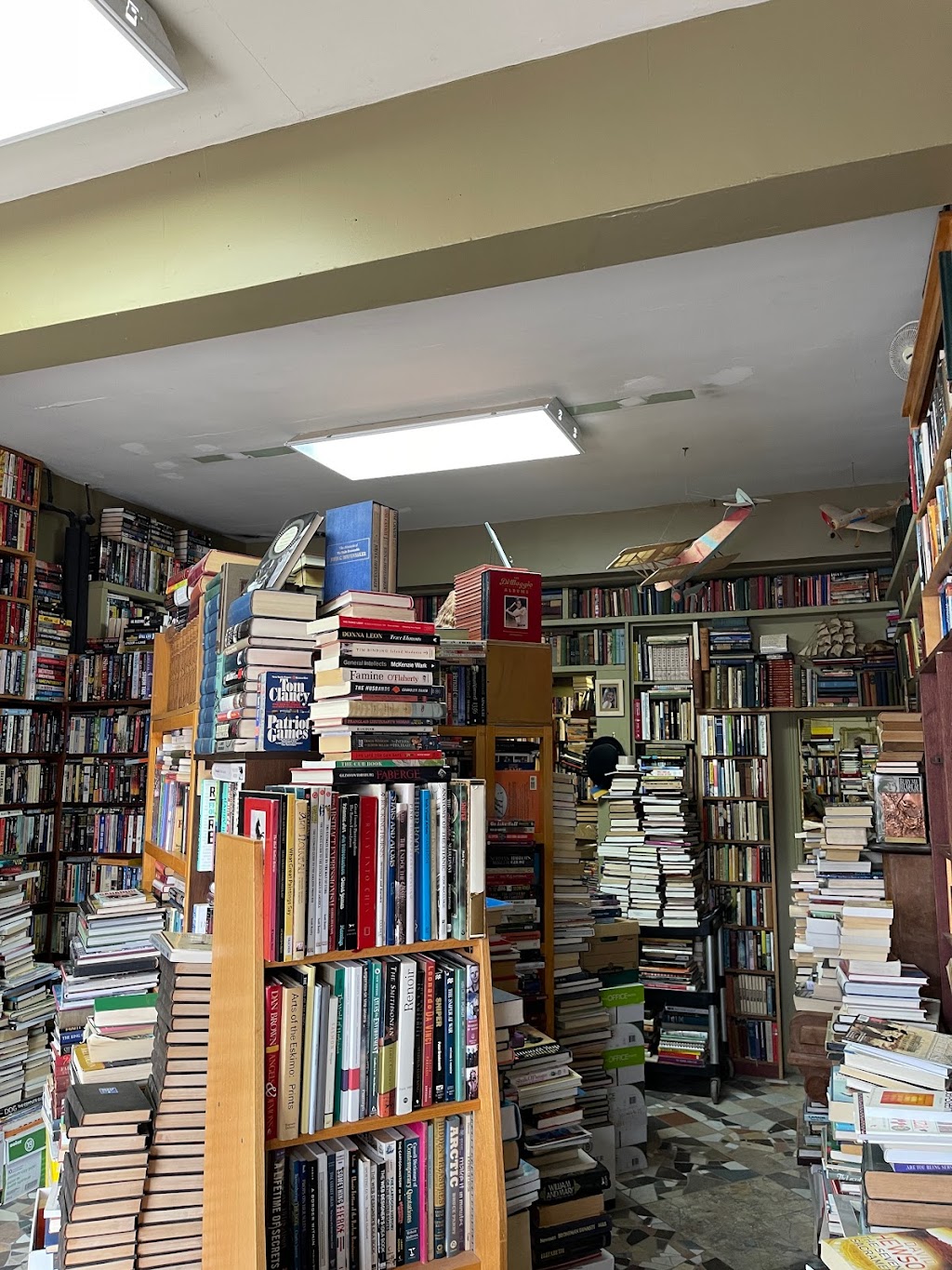 Read and Green Books | 33 Main St, Brighton, ON K0K 1H0, Canada | Phone: (613) 475-9333