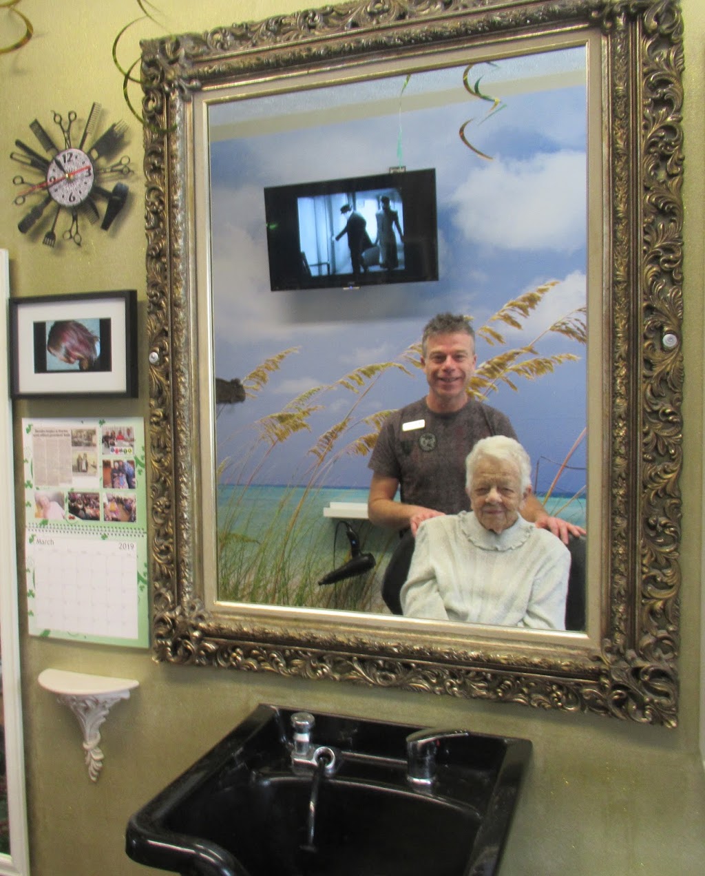 Tiveron Park Manor Hair Studio | 24 King St, Tiverton, ON N0G 2T0, Canada | Phone: (519) 386-0000