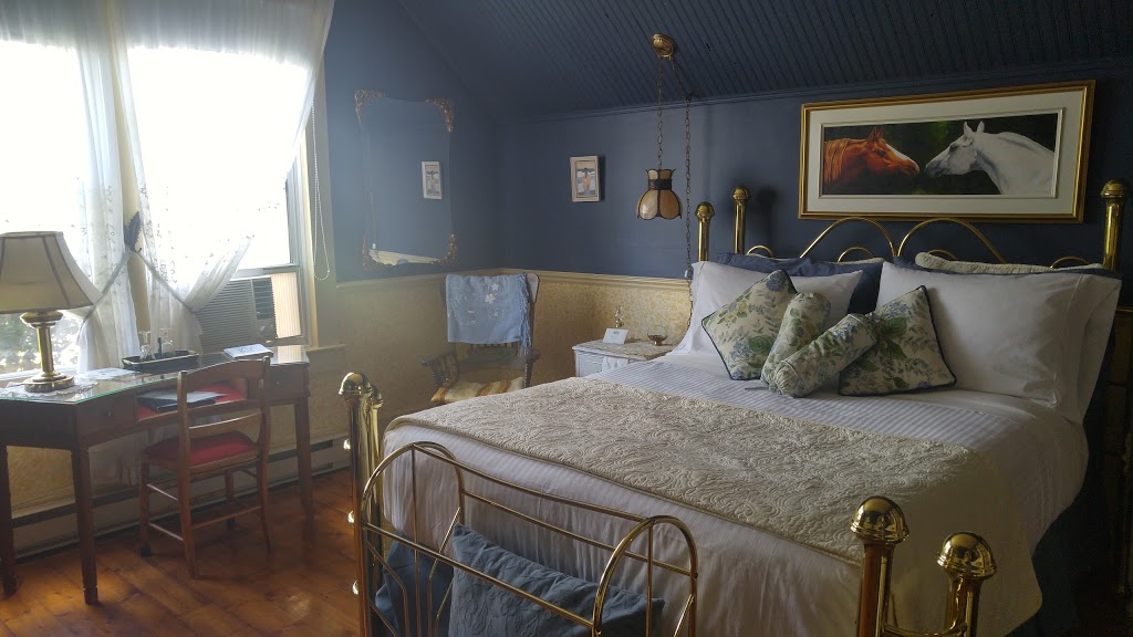 À LAncestrale B&B | 200 Rue Abbott, Magog, QC J1X 2H5, Canada | Phone: (819) 847-5555
