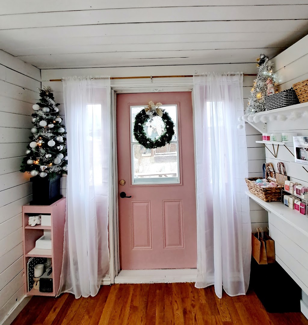 The Darling Shack Nail Studio | 5728 Vermillion St, Edgewater, BC V0A 1E0, Canada | Phone: (604) 399-8882