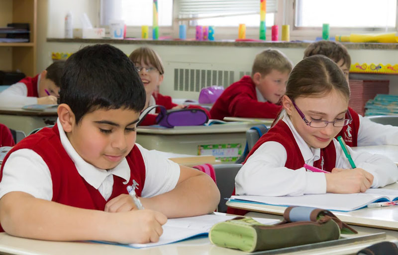 École Charles Perrault (Laval) | 1750 Boulevard de la Concorde, Laval, QC H7G 2E7, Canada | Phone: (450) 975-2233