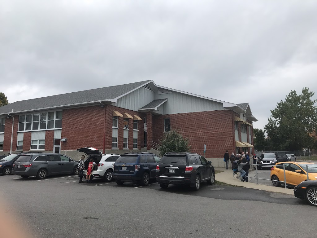 École-Bâtiment Courval | 758 QC-138, Neuville, QC G0A 2R0, Canada | Phone: (418) 876-2800