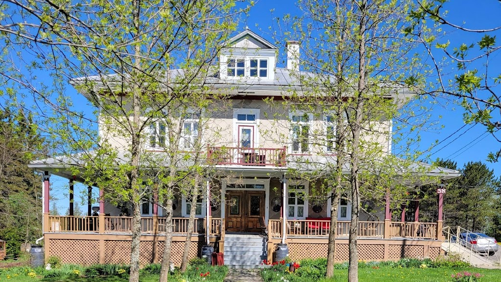 LAncien Presbytère | 58 Chem. Taché E, Saint-Marcel, QC G0R 3R0, Canada | Phone: (418) 356-5060