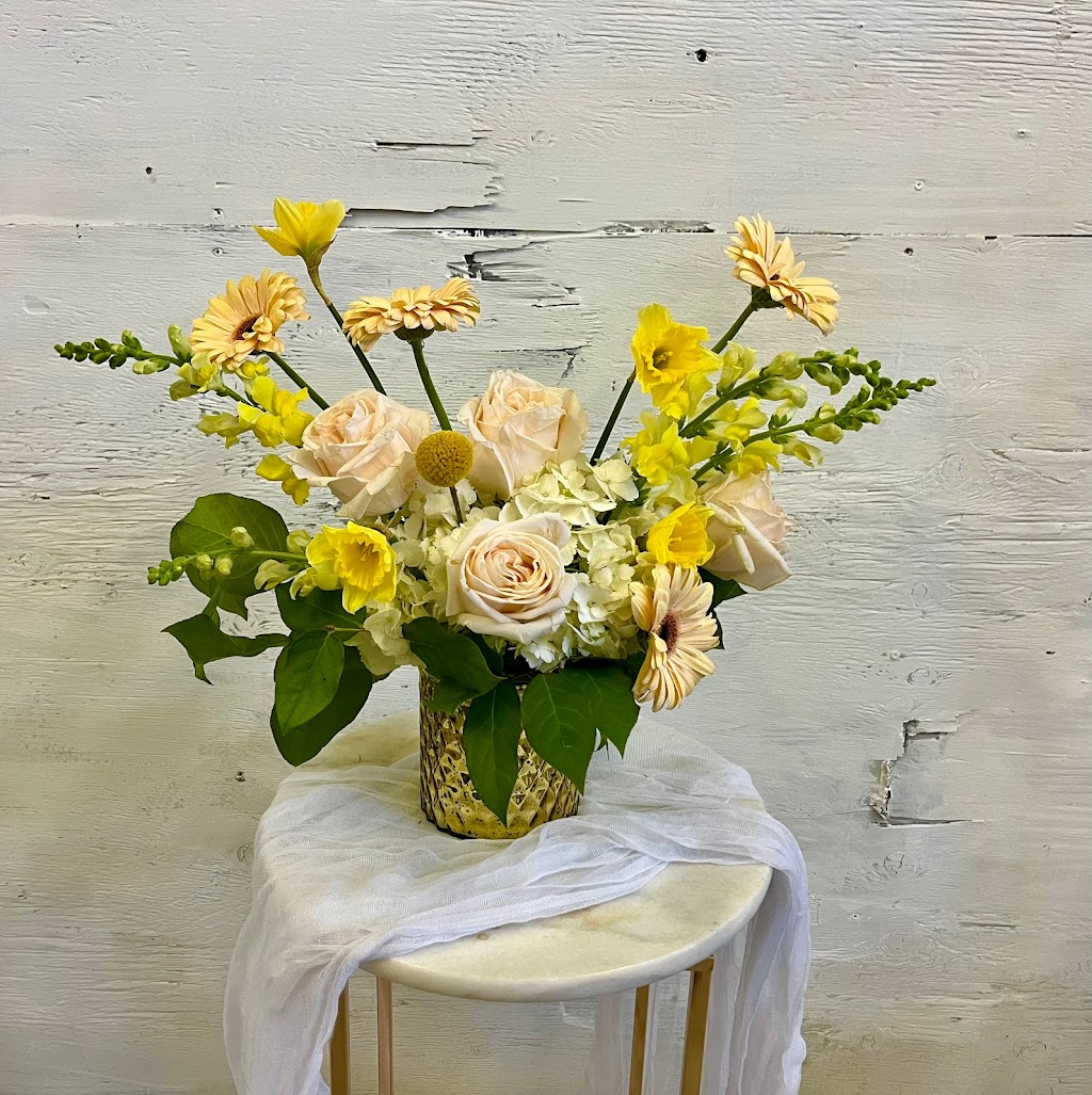 Flower Frenzy | 60 Head St, Dundas, ON L9H 3H7, Canada | Phone: (905) 220-8422