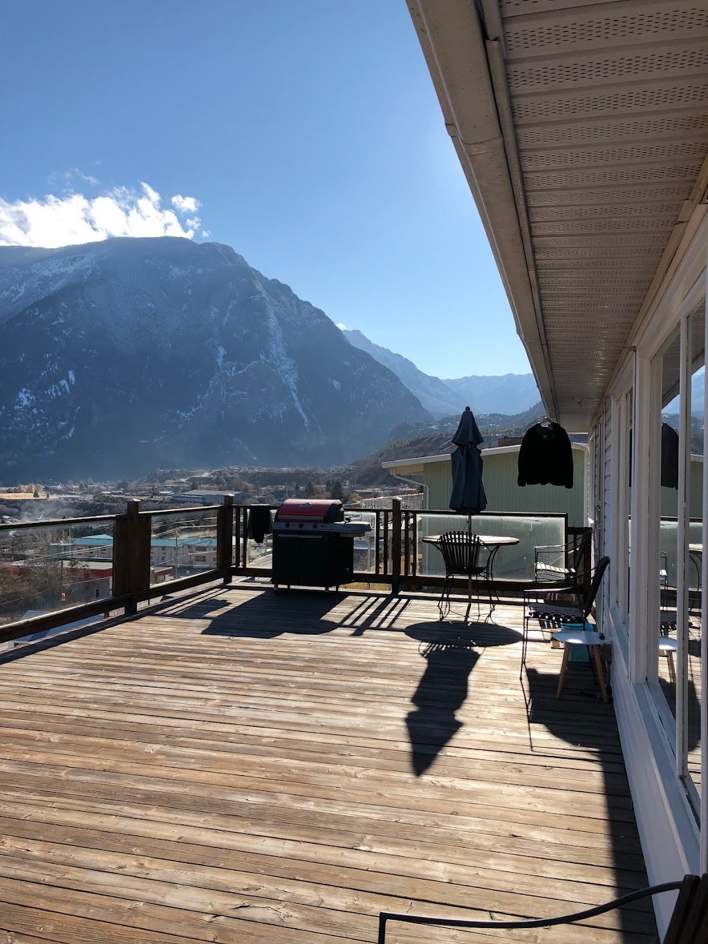 Lillooet Sturgeon Lodge B&B | 368 Park Dr, Lillooet, BC V1K 1V0, Canada | Phone: (250) 308-9199