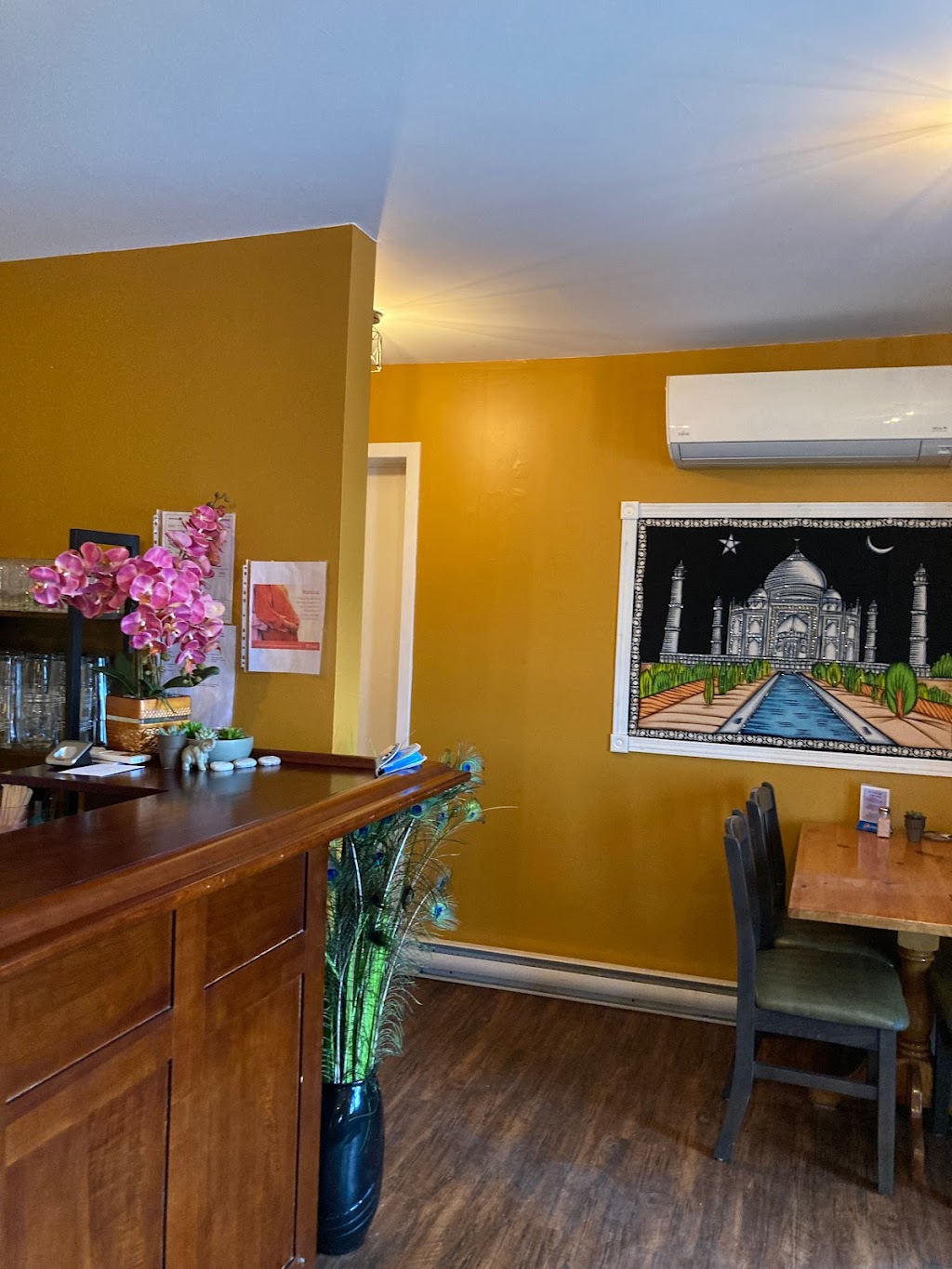 Lotus Indian Bistro | 69 Colborne St, Fenelon Falls, ON K0M 1N0, Canada | Phone: (705) 307-0325