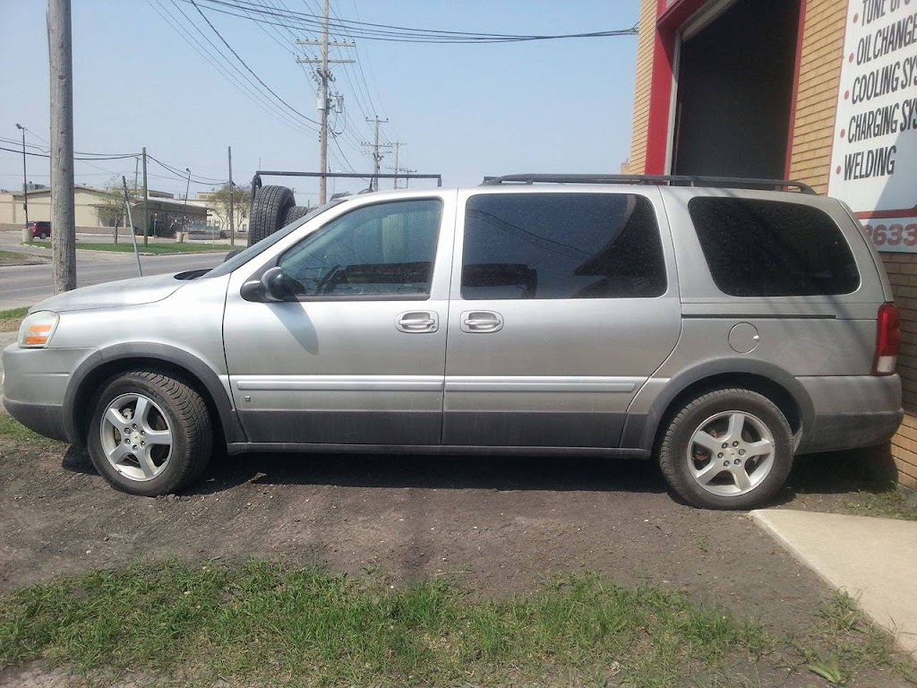 Shaws Auto Service And Parts Ltd | 595 Berry St, Winnipeg, MB R3H 0S2, Canada | Phone: (204) 783-2633
