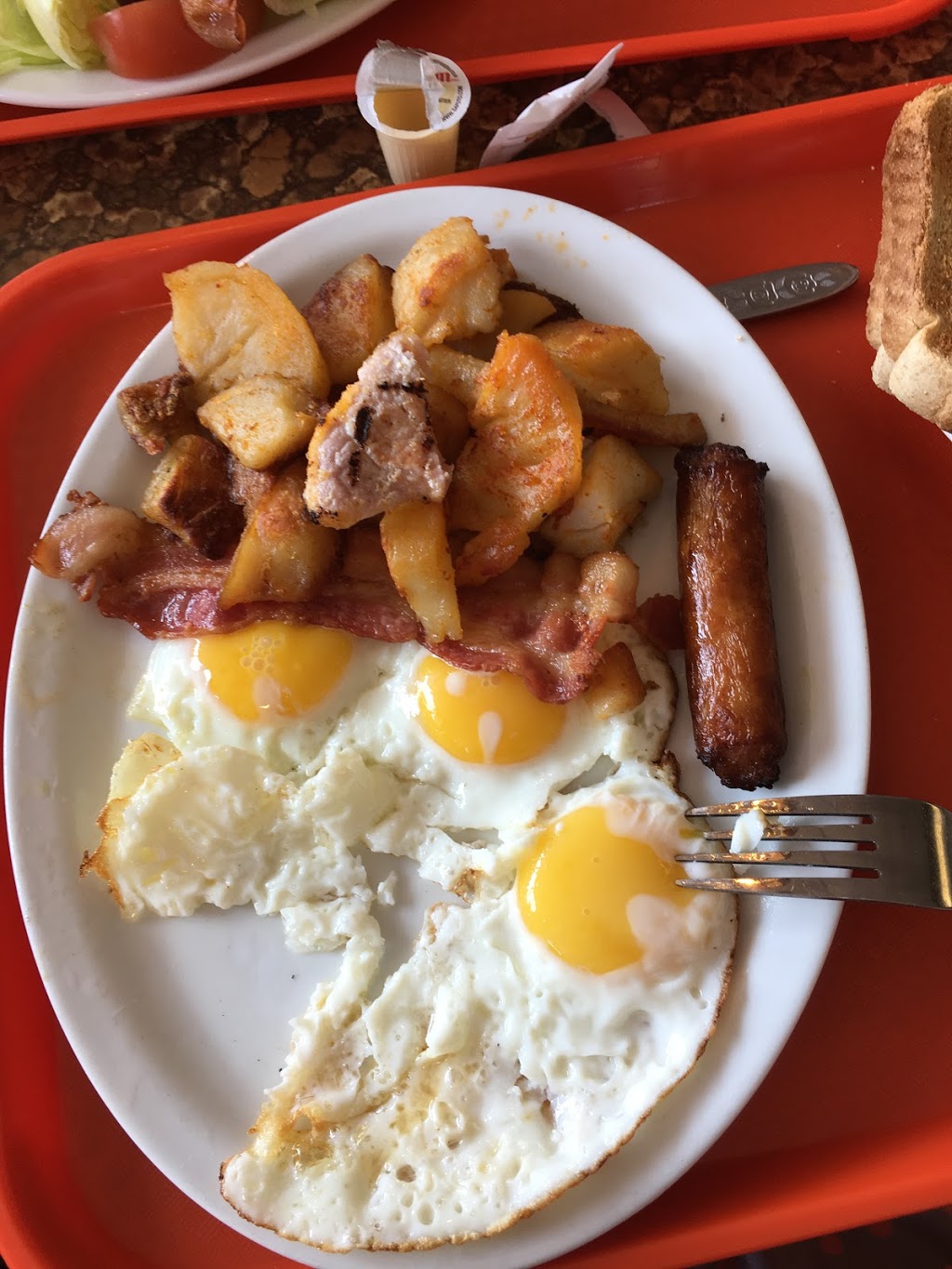 Wallys Restaurant | 3480 Hurontario St, Mississauga, ON L5B 4M1, Canada | Phone: (905) 279-0975