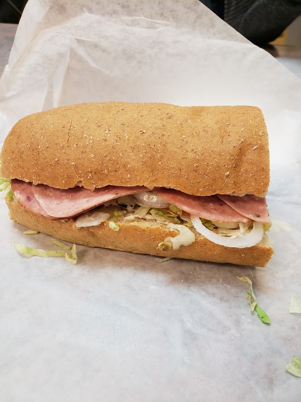 Super Submarine | 7116 McLeod Rd, Niagara Falls, ON L2G 3H2, Canada | Phone: (905) 354-7720