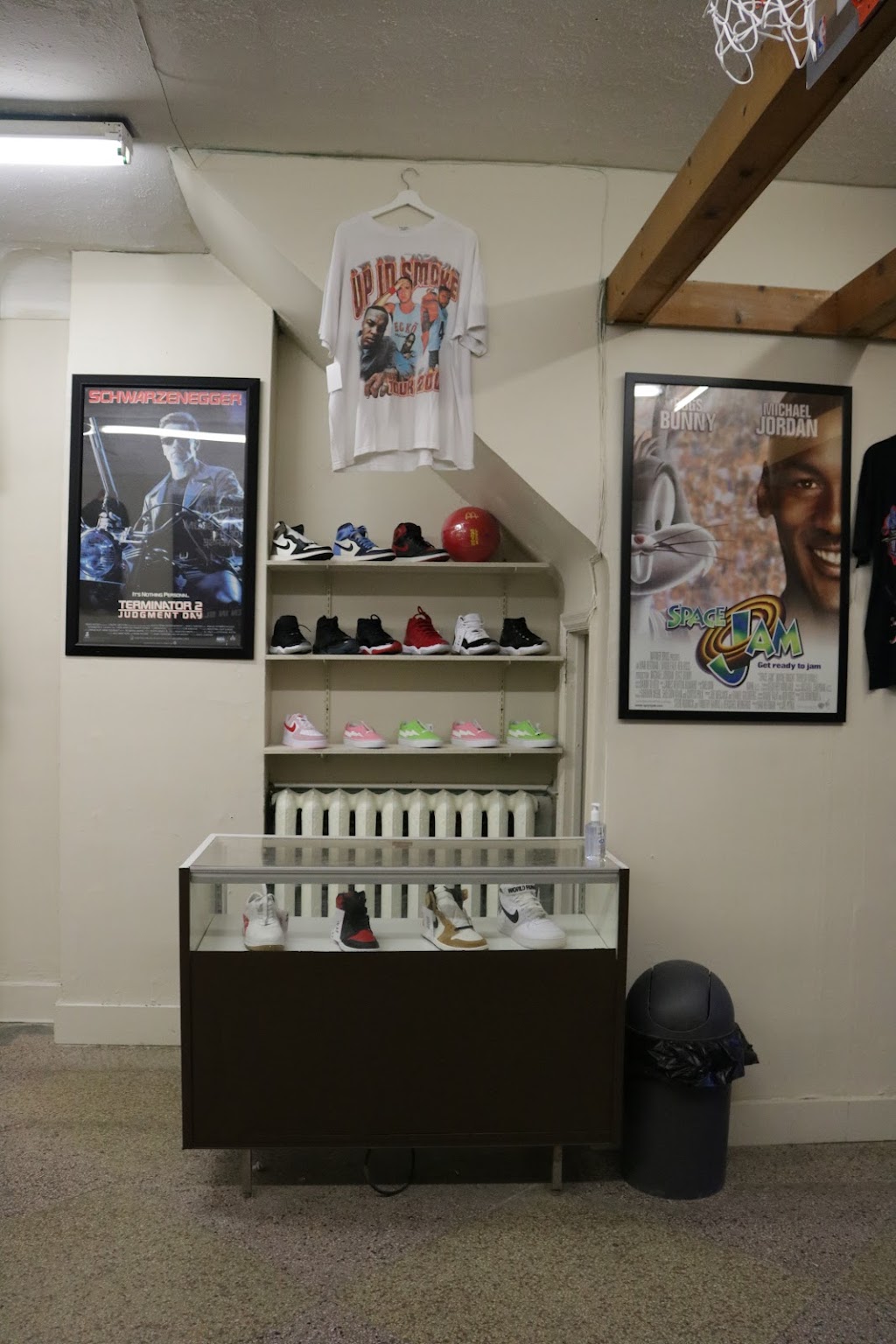 Drop Spot Vintage | 895 King St W, Hamilton, ON L8S 1K5, Canada | Phone: (519) 806-8723