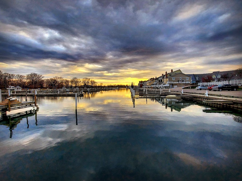 Bridgeview Marina | 1 Marina Road, Point Edward, Sarnia, ON N7T 7J7, Canada | Phone: (800) 265-0330