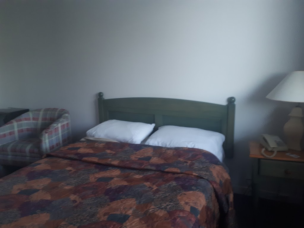 Motel Bellevue | 9732 Boulevard Sainte-Anne, Sainte-Anne-de-Beaupré, QC G0A 3C0, Canada | Phone: (418) 827-3200