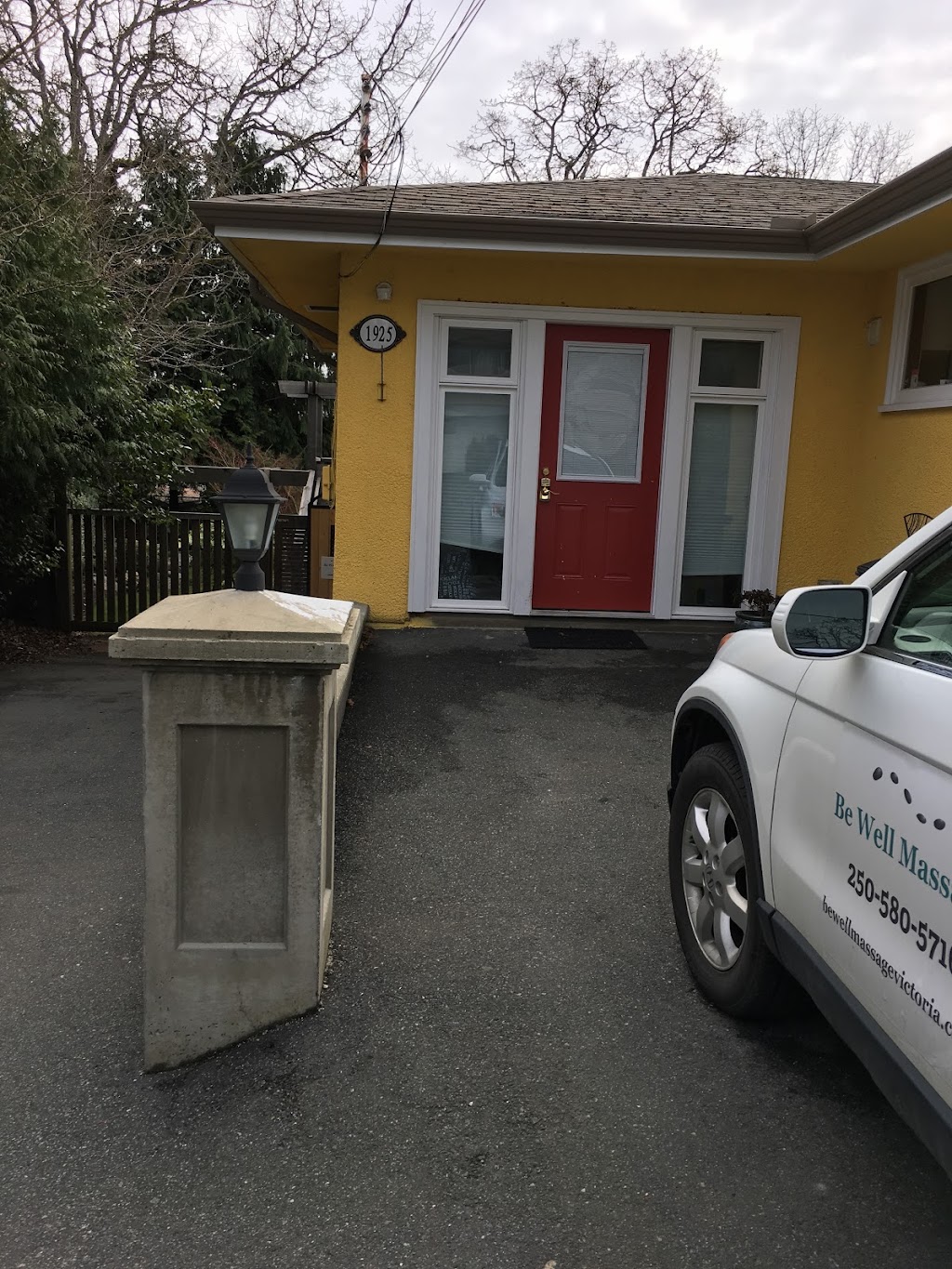 Be Well Massage | 1925 Waterloo Rd, Victoria, BC V8P 1J4, Canada | Phone: (250) 580-5716