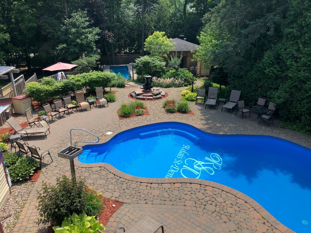 Le Relais St-Denis | 61 Avenue St Denis, Saint-Sauveur, QC J0R 1R4, Canada | Phone: (450) 227-4766
