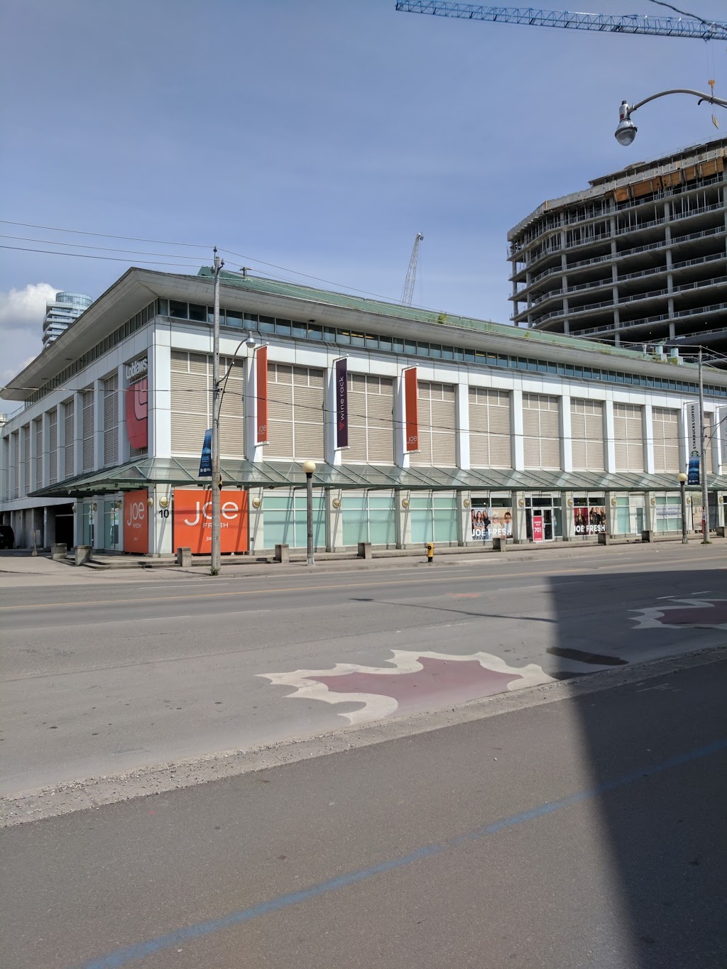 Joe Fresh | 10 Lower Jarvis St, Toronto, ON M5E 1Z2, Canada | Phone: (416) 703-4865