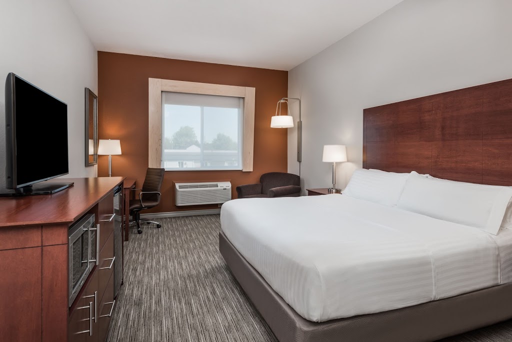 Holiday Inn Express & Suites 1000 Islands - Gananoque | 777 King St E, Gananoque, ON K7G 1H3, Canada | Phone: (613) 382-8338