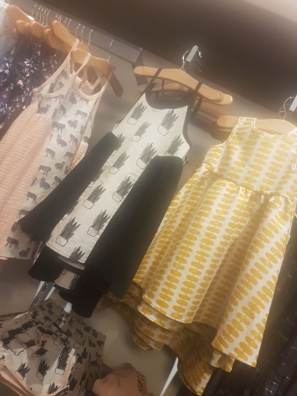 La Culotte À Lenvers | 3162, rue Masson, Montréal, QC H1Y 1Y1, Canada | Phone: (514) 564-3174