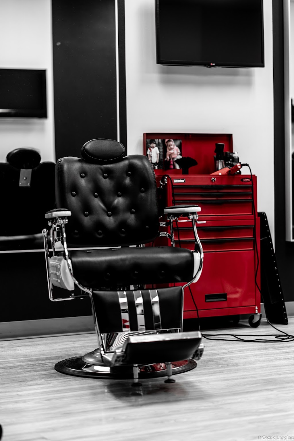 Exclusivement Mecs | 461 Bd Saint-Joseph, Sainte-Julie, QC J3E 0A8, Canada | Phone: (450) 922-9994