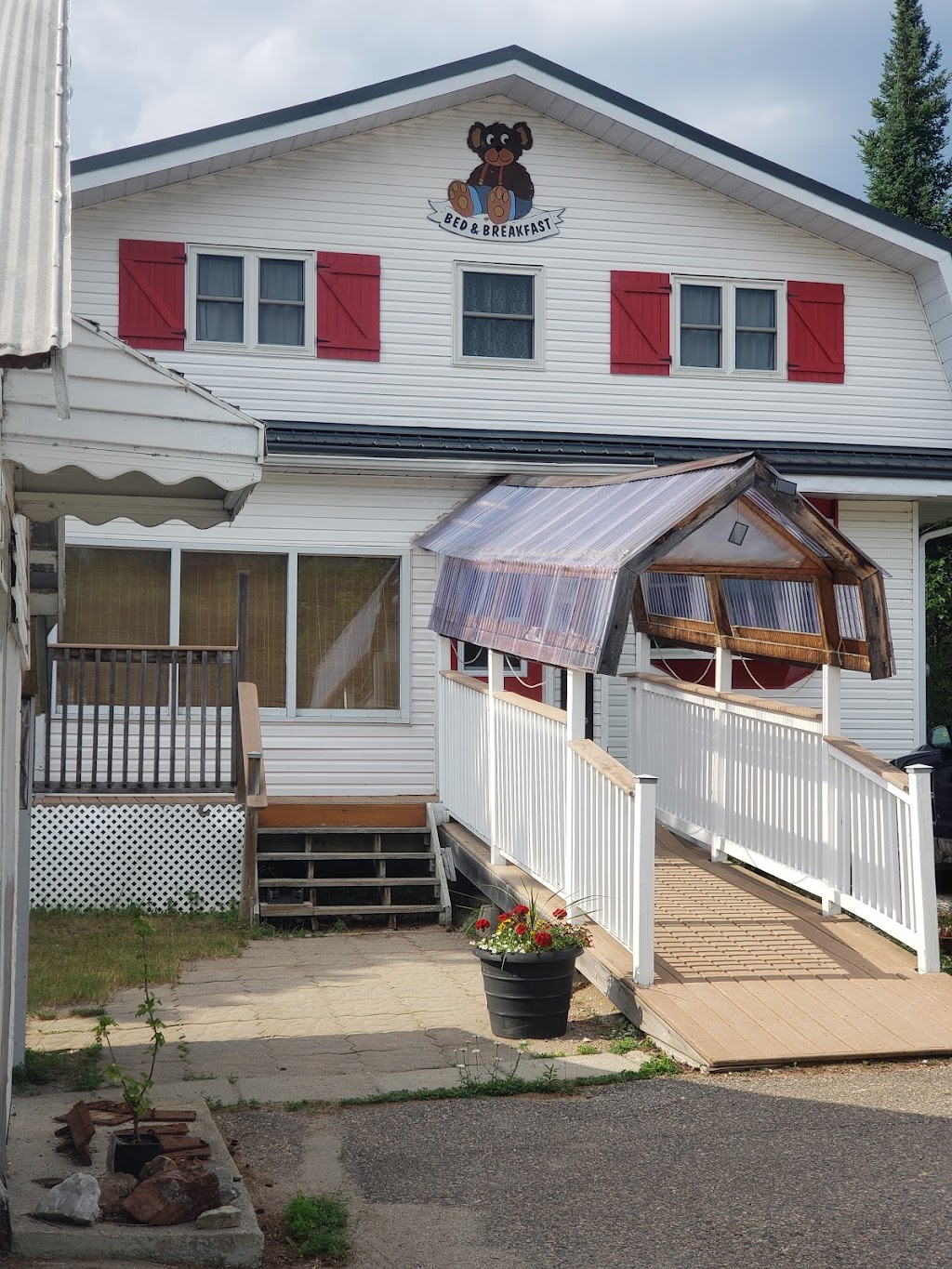 Teddy Bear Bed & Breakfast | LAmable, ON K0L 2L0, Canada | Phone: (613) 332-4678