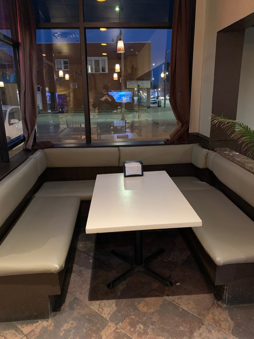 Island Cafe | 680 Wyandotte St E, Windsor, ON N9A 3J2, Canada | Phone: (519) 252-3621