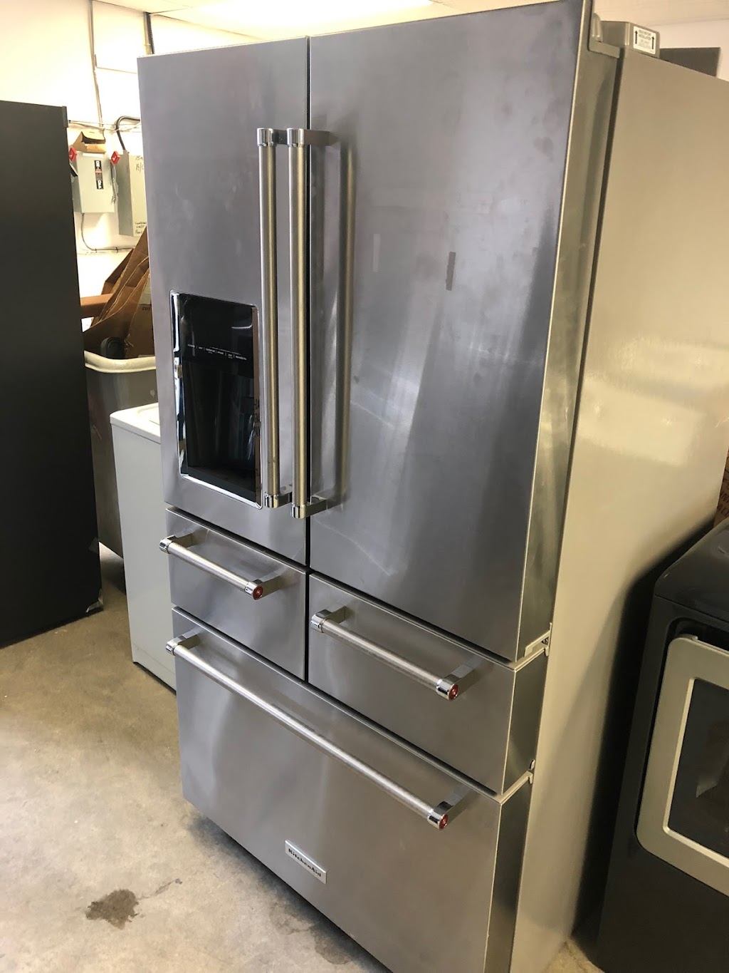 Liquidation Electro | 6067 Boul Henri-Bourassa E, Montréal-Nord, QC H1G 2V2, Canada | Phone: (438) 387-1255