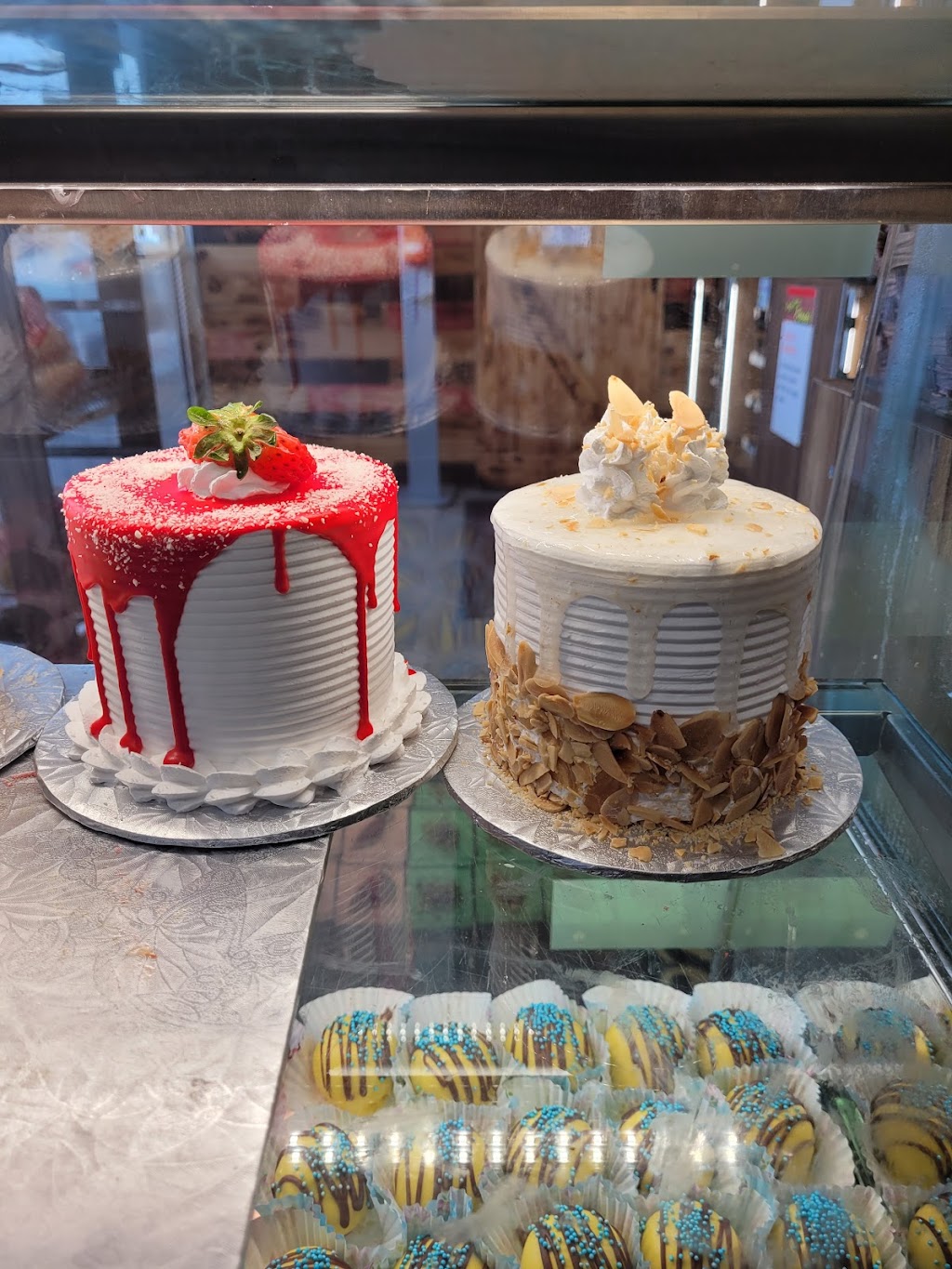 Chez Leon Breads | 1255 Kilally Rd Unit#111, London, ON N5Y 0B7, Canada | Phone: (519) 951-0111