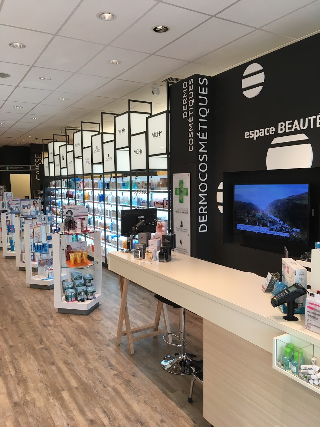 Familiprix Extra - Caroline Martel et Christian Langlois | 3657 Rue de lHêtrière, Saint-Augustin-de-Desmaures, QC G3A 1X1, Canada | Phone: (418) 874-0150