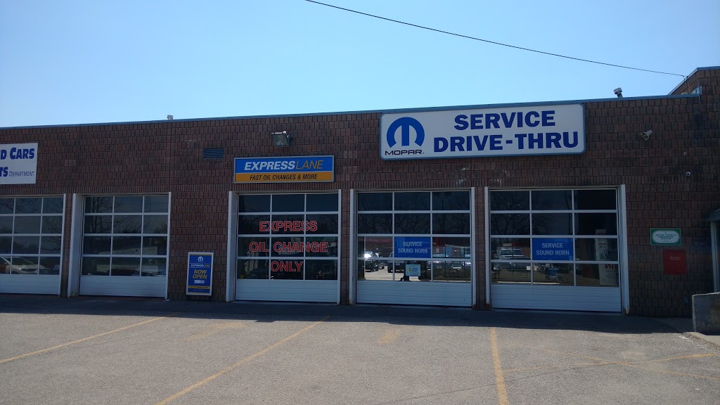 Aurora Chrysler | 14535 Yonge St, Aurora, ON L4G 6L1, Canada | Phone: (877) 645-2308