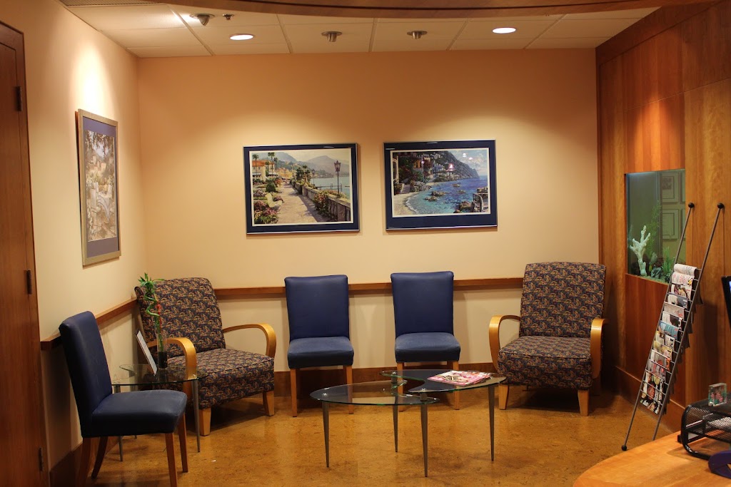 Canadian Aligner Club North Vancouver Harbourside | 889 Harbourside Dr #260, North Vancouver, BC V7P 3S1, Canada | Phone: (604) 986-9521