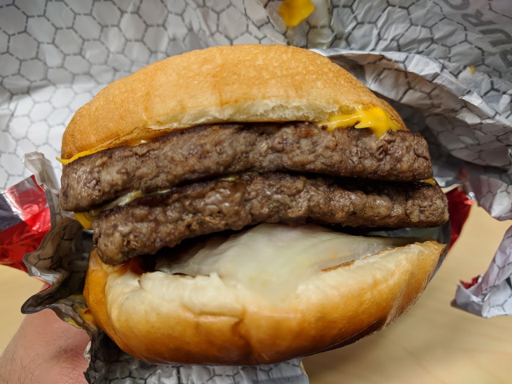 Wendys | 1520 Aimco Blvd, Mississauga, ON L4W 1H7, Canada | Phone: (905) 624-0453