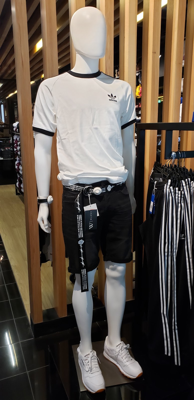 WLKN | 17600 Yonge St, Newmarket, ON L3Y 4Z1, Canada | Phone: (905) 836-8989
