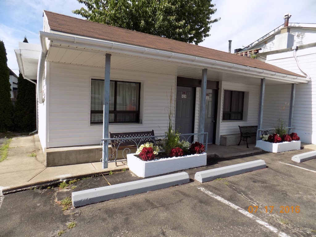 The Crystal Inn | 4249 River Rd, Niagara Falls, ON L2E 3E7, Canada | Phone: (905) 354-9444